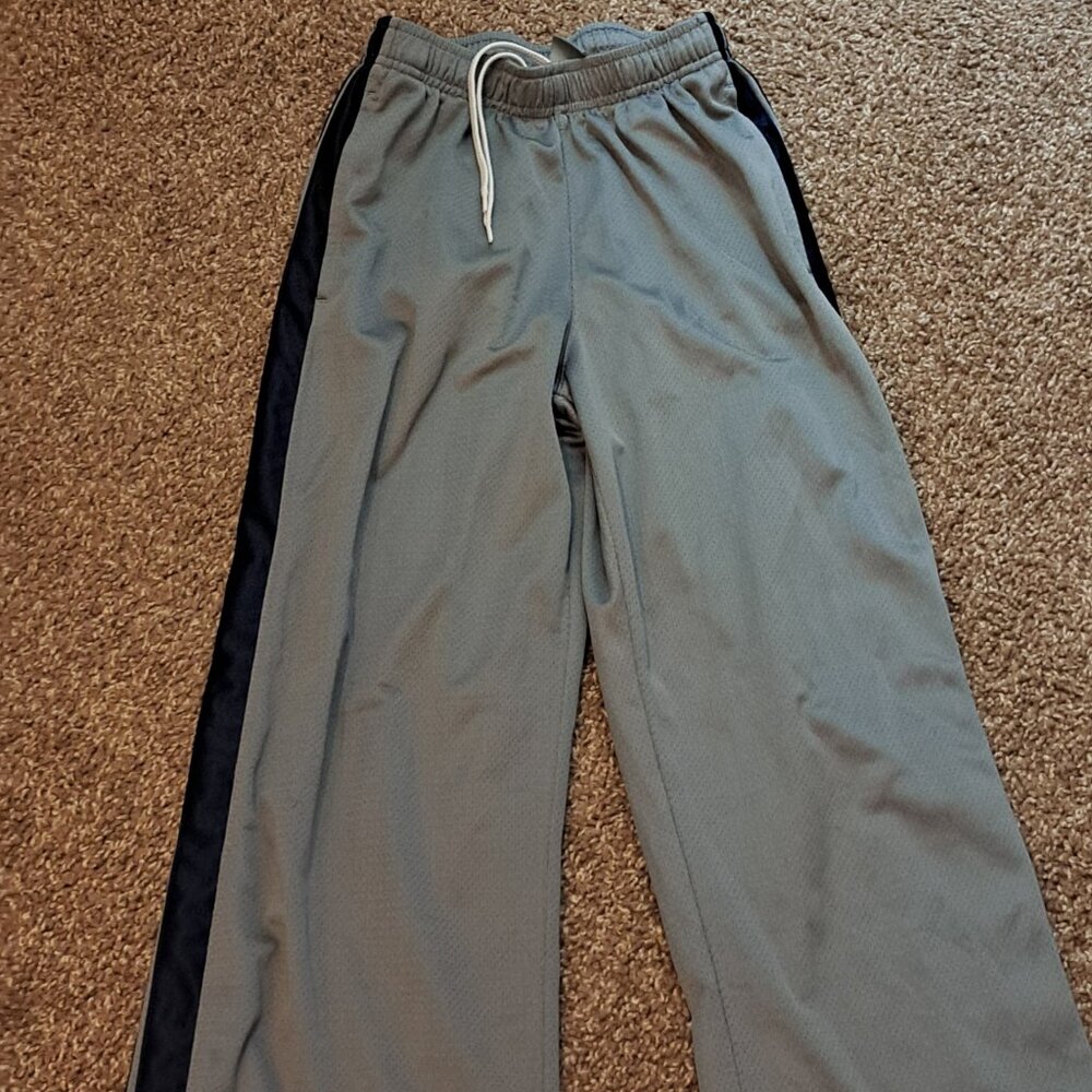 Nike - Boy's gray drawstring pants - Size L
